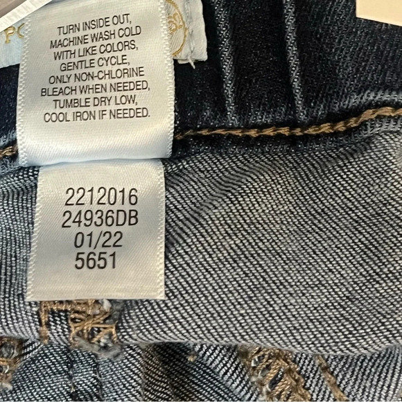 Westport Womens High Rise‎ Denim Jean Short Stretch Signature Fit Cuffed NWT 6 - Picture 10 of 11